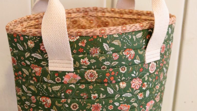 How to sew a simple bucket bag-FREE sewing pattern