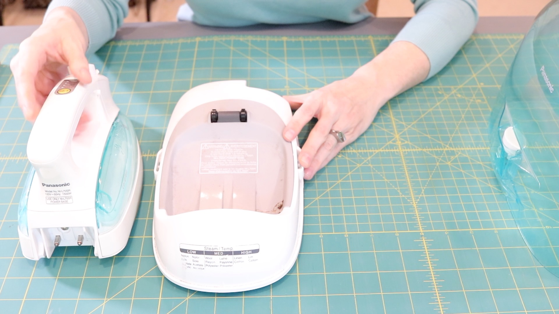 The plastic base of the cordless iron is lightweight and compact. 