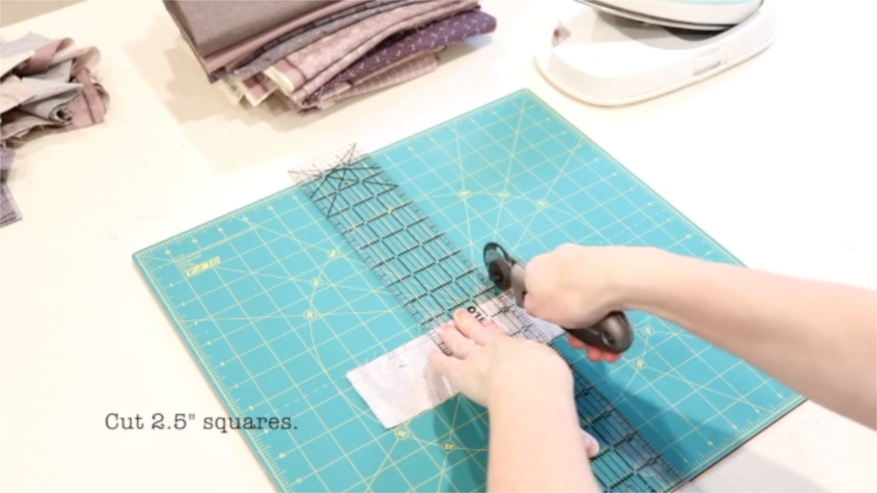 how to sew a simple log cabin block. how to make a log cabin block for beginners. log cabin quilt block tutorial. how to sew a log cabin quilt block. Simple log cabin block quilting tutorial. homemade on our homestead. simple sewing series.