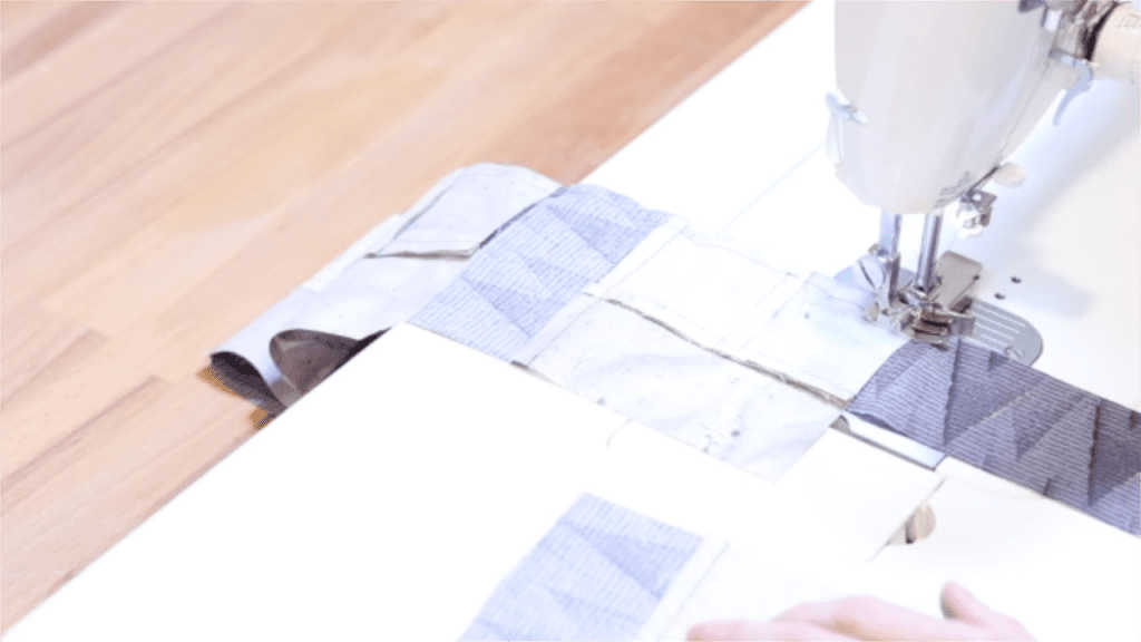 how to sew a simple log cabin block. how to make a log cabin block for beginners. log cabin quilt block tutorial. how to sew a log cabin quilt block. Simple log cabin block quilting tutorial. homemade on our homestead. simple sewing series.